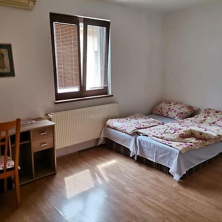 Anh' Private Rooms For Tourist บราติสลาวา ภายนอก รูปภาพ