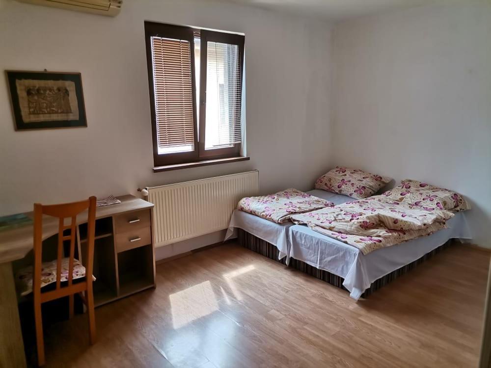 Anh' Private Rooms For Tourist บราติสลาวา ภายนอก รูปภาพ